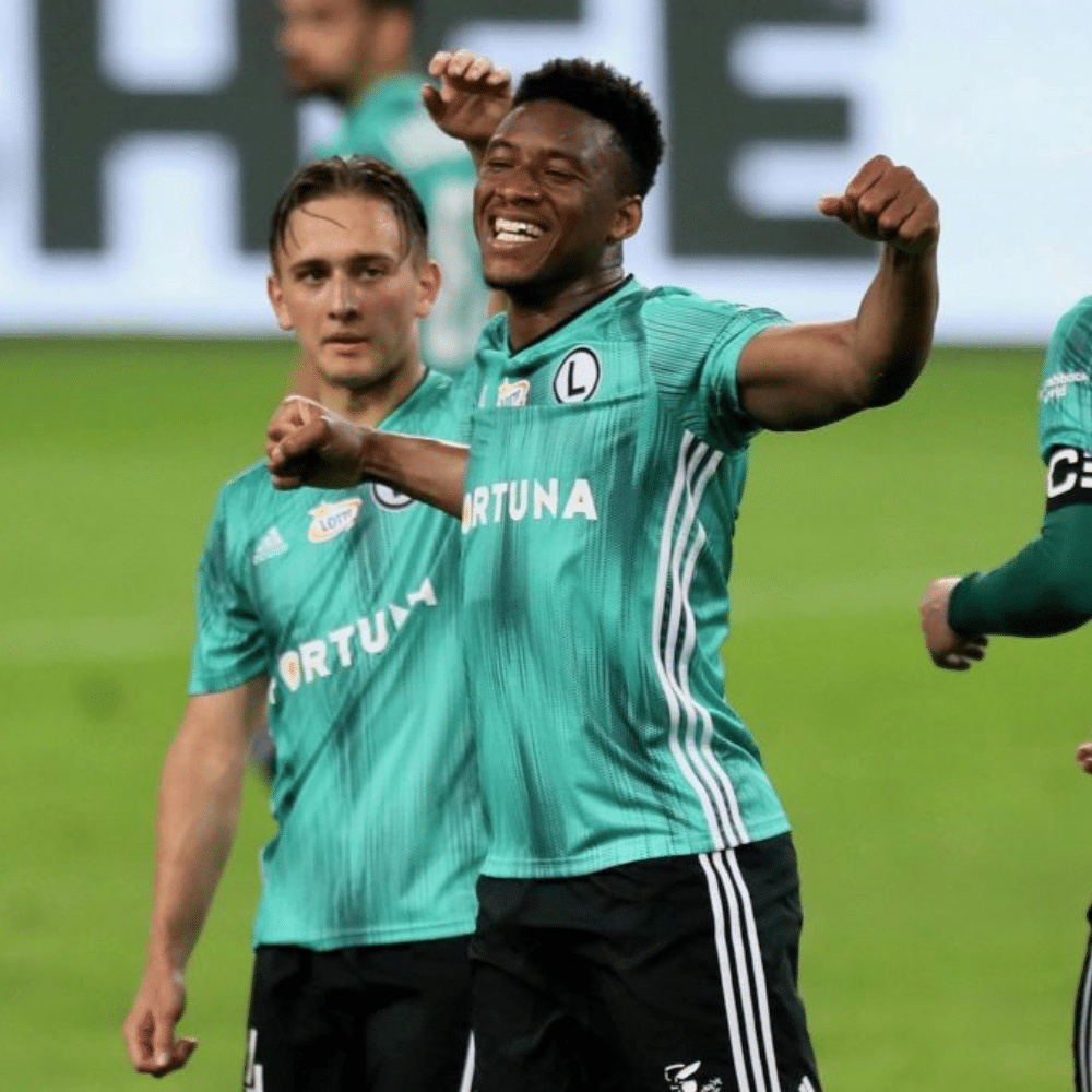 Vamara Sanogo au terrain de football