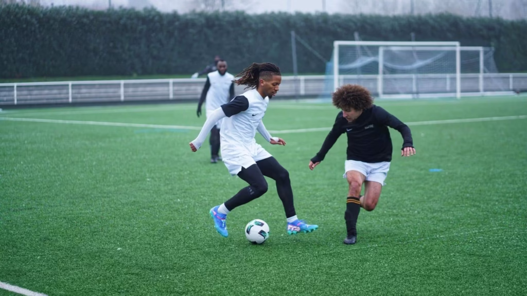 Recrutement football - Joueur en détection football de only way football sur le terrain